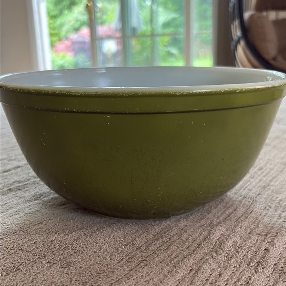 PYREX Mixing Bowl 2 Qt Olive Green